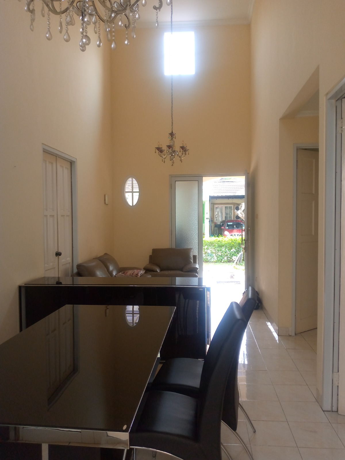 Rumah Dijual Semi Furnished di Cluster Hawaii Deltamas